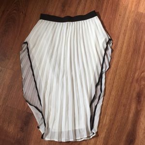 Pleated flowy skirt with double side splits